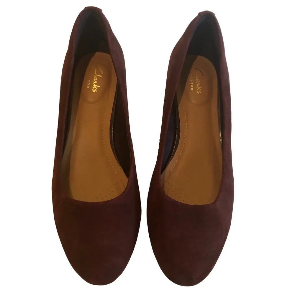 NEW (NWOT) Clarks Artisan burgundy suede Vendra Bloom Wedges sz 8W